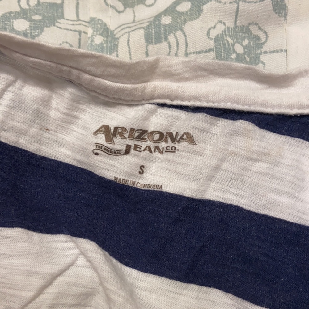 2 shirts - Picture 2 of 4